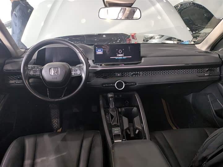 Фото 10 - Honda Accord