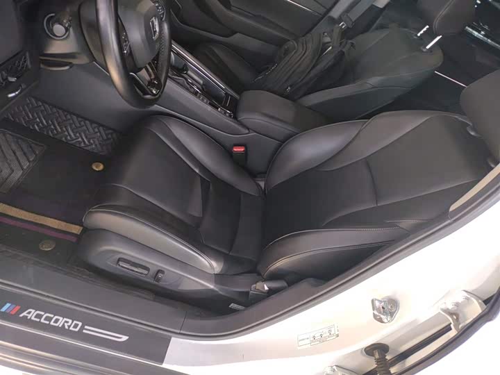 Фото 15 - Honda Accord