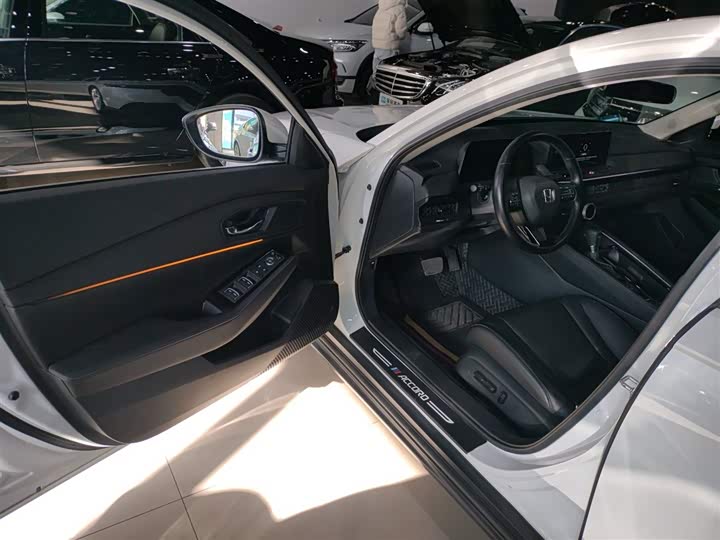 Фото 16 - Honda Accord