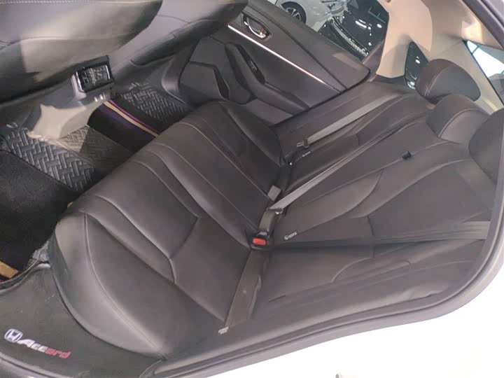 Фото 17 - Honda Accord