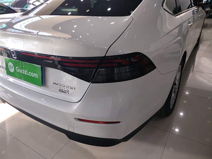 Фото 8 - Honda Accord