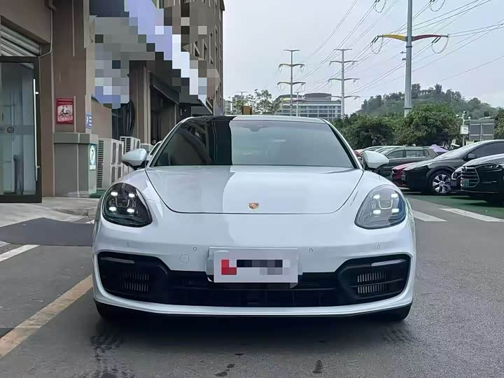 Фото 2 - Porsche Panamera