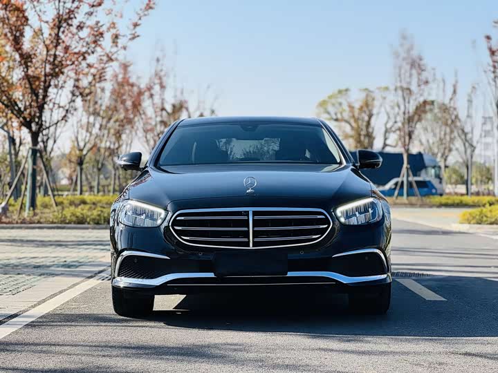 Фото 2 - Mercedes-Benz E-Class