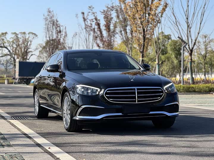 Фото 3 - Mercedes-Benz E-Class