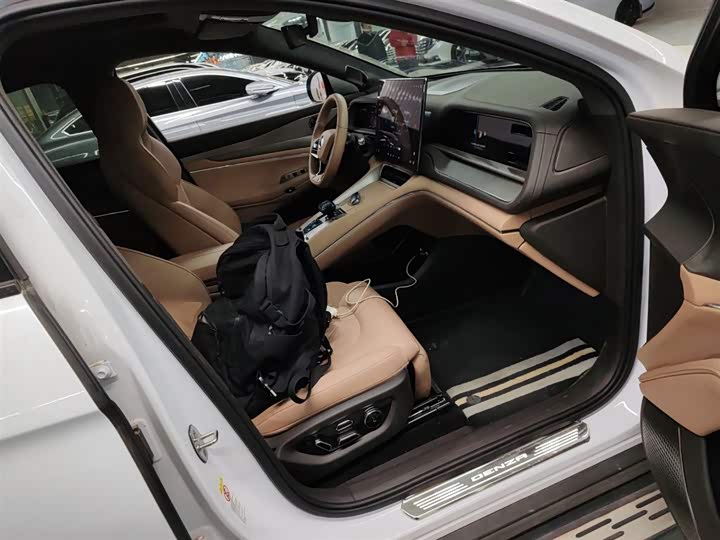 Фото 17 - Denza N7