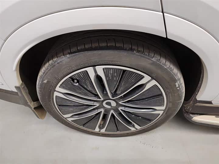 Фото 26 - Denza N7