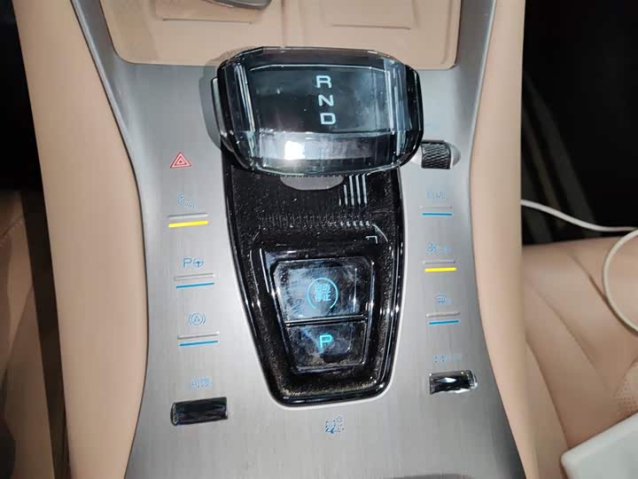 Фото 6 - Denza N7