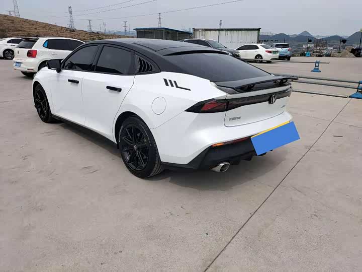 Фото 11 - Changan UNI-V