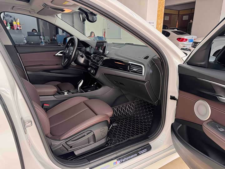 Фото 10 - BMW 1 Series