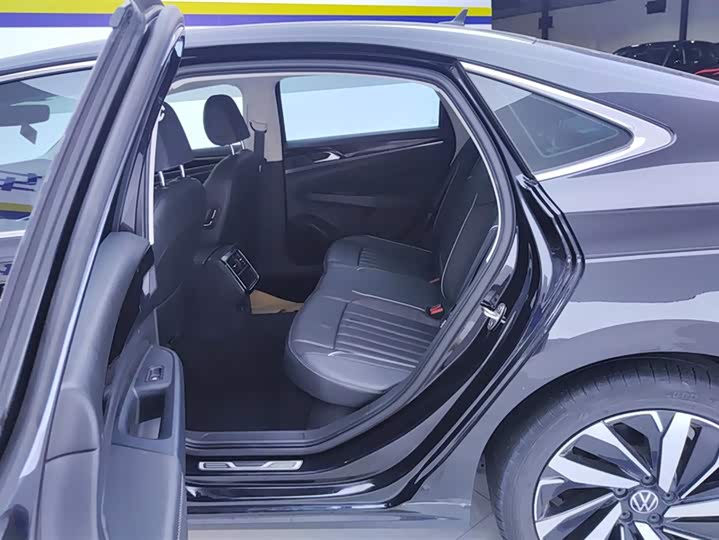 Фото 11 - Volkswagen Passat