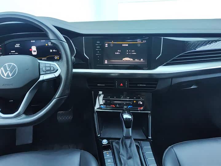 Фото 13 - Volkswagen Passat