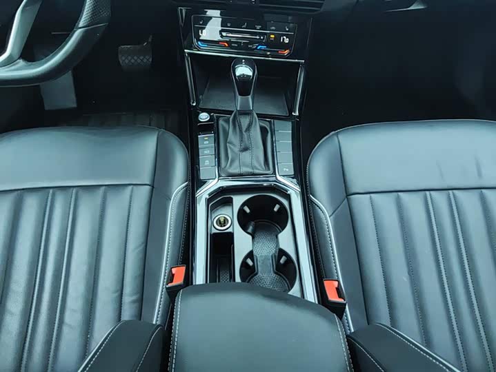 Фото 16 - Volkswagen Passat