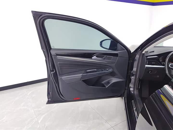 Фото 7 - Volkswagen Passat