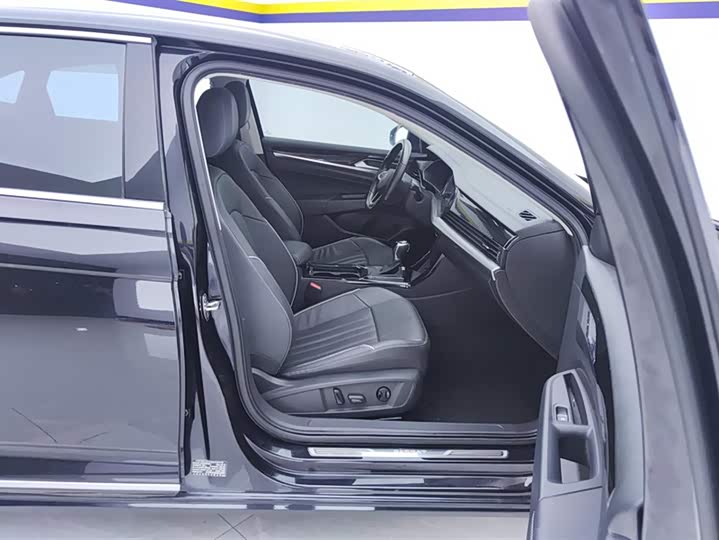 Фото 8 - Volkswagen Passat