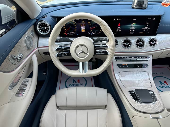 Фото 10 - Mercedes-Benz E-Class