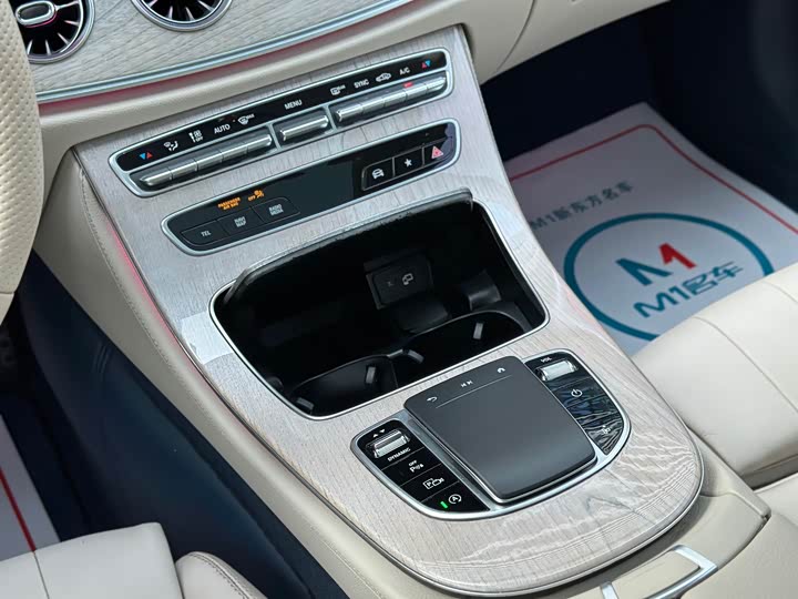 Фото 11 - Mercedes-Benz E-Class