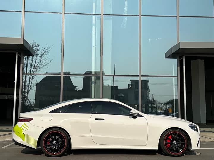 Фото 3 - Mercedes-Benz E-Class