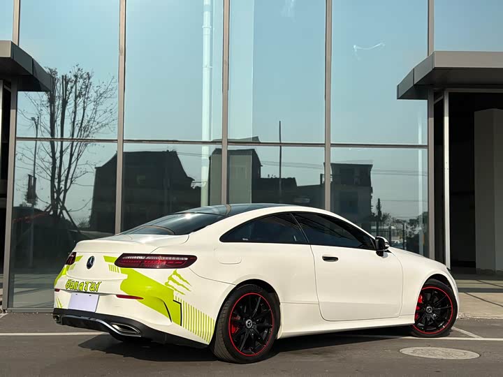 Фото 5 - Mercedes-Benz E-Class