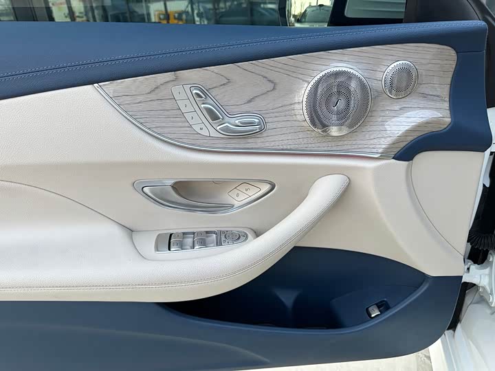 Фото 7 - Mercedes-Benz E-Class