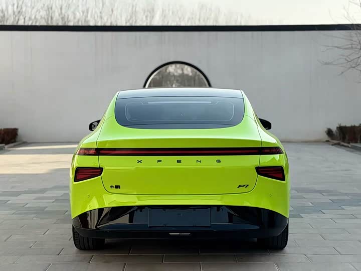 Фото 8 - XPeng P7