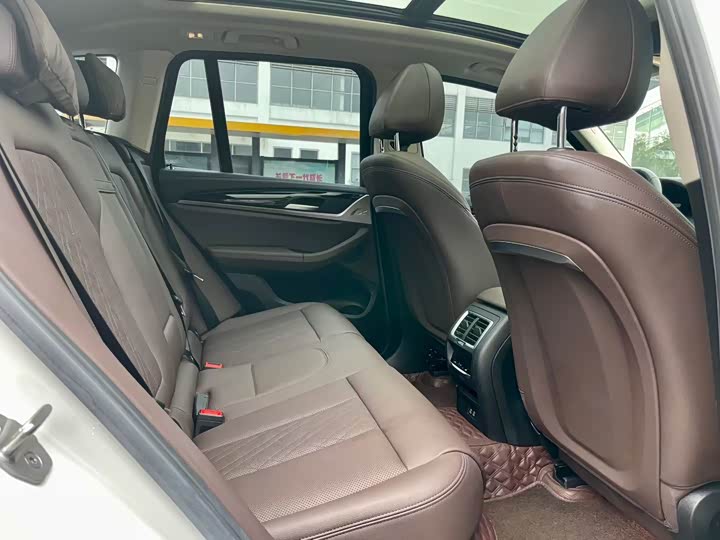 Фото 9 - BMW iX3