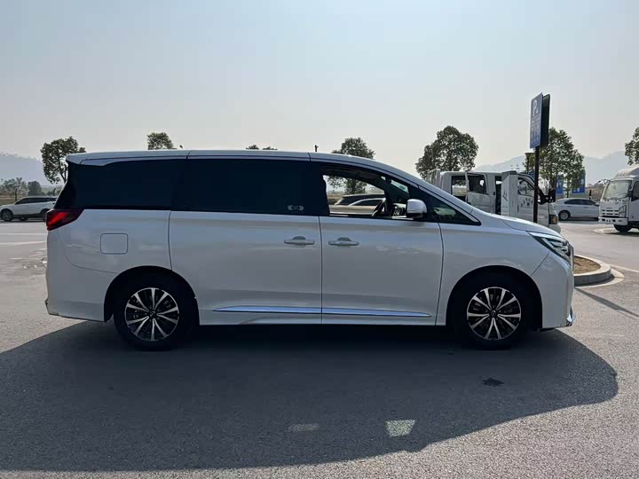 Фото 3 - GAC Trumpchi M8