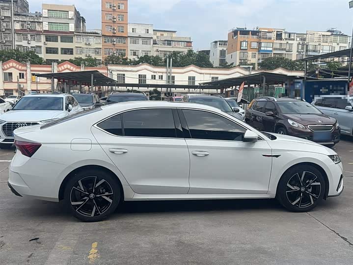 Фото 11 - Skoda Octavia Pro