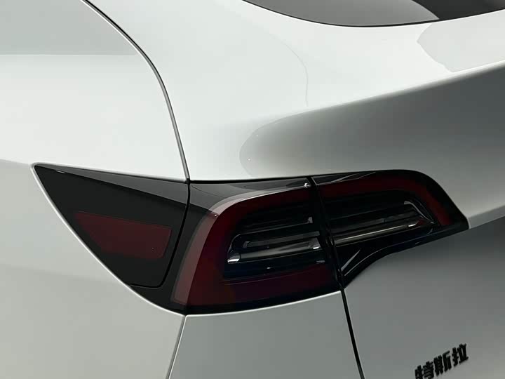 Фото 12 - Tesla Model Y