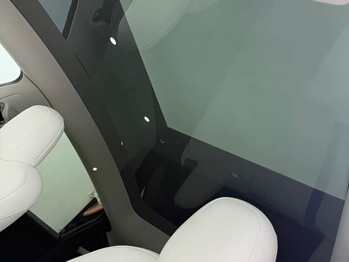 Фото 17 - Tesla Model Y