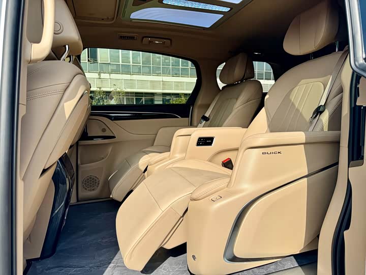 Фото 14 - Buick GL8 Hybrid