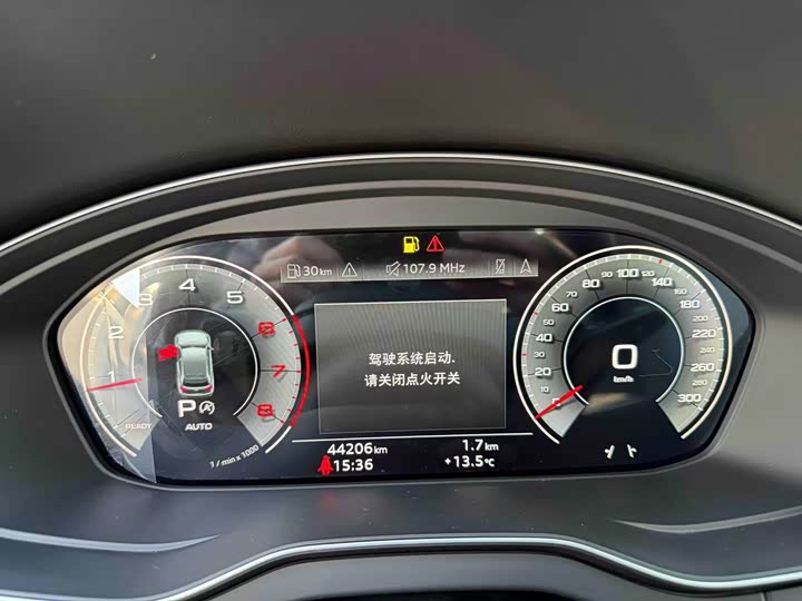 Фото 10 - Audi Q5L