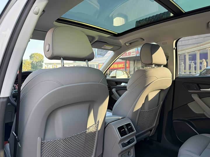 Фото 13 - Audi Q5L