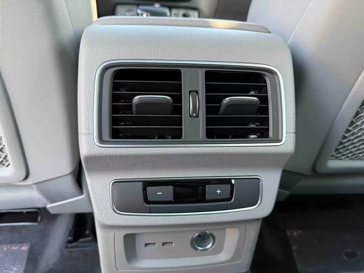 Фото 14 - Audi Q5L