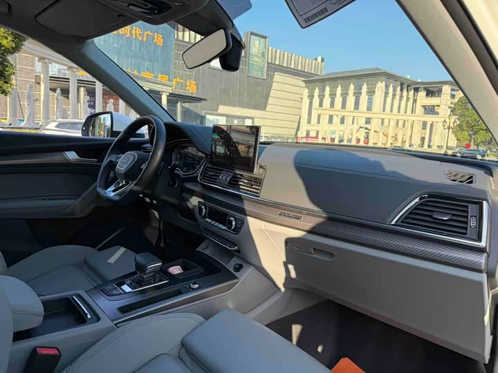 Фото 15 - Audi Q5L