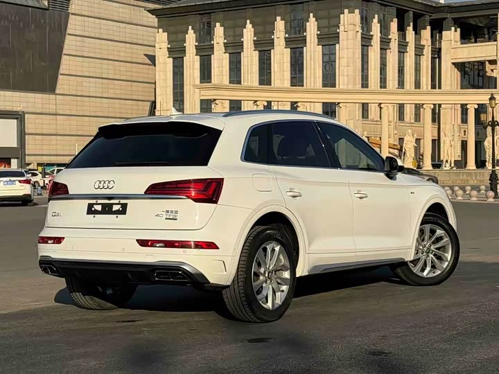 Фото 5 - Audi Q5L