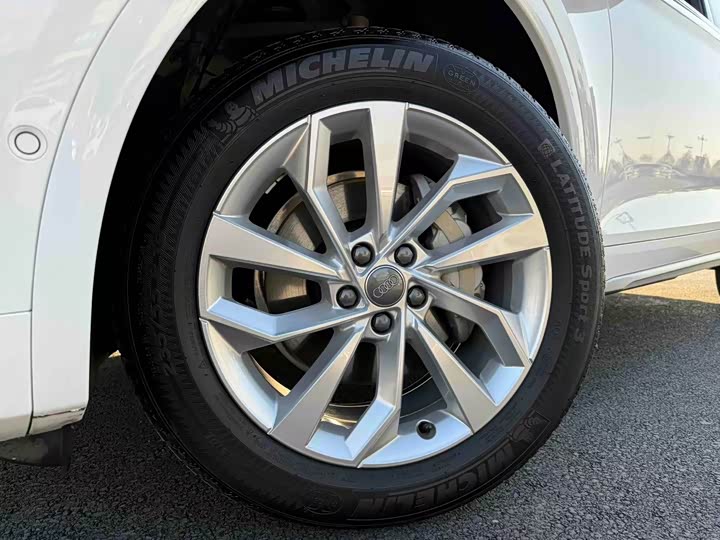 Фото 8 - Audi Q5L