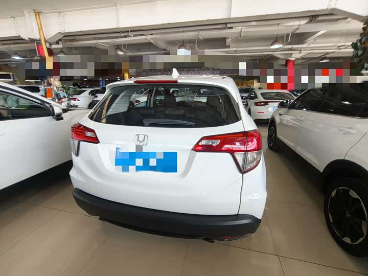 Фото 10 - Honda Vezel