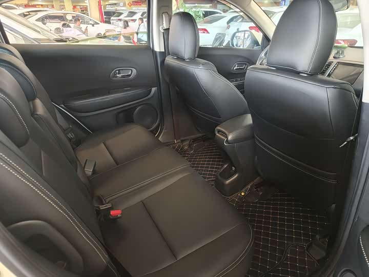 Фото 7 - Honda Vezel