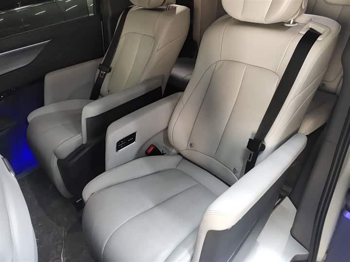 Фото 24 - Buick GL8 ES