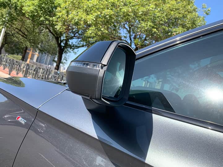 Фото 12 - Audi Q5L