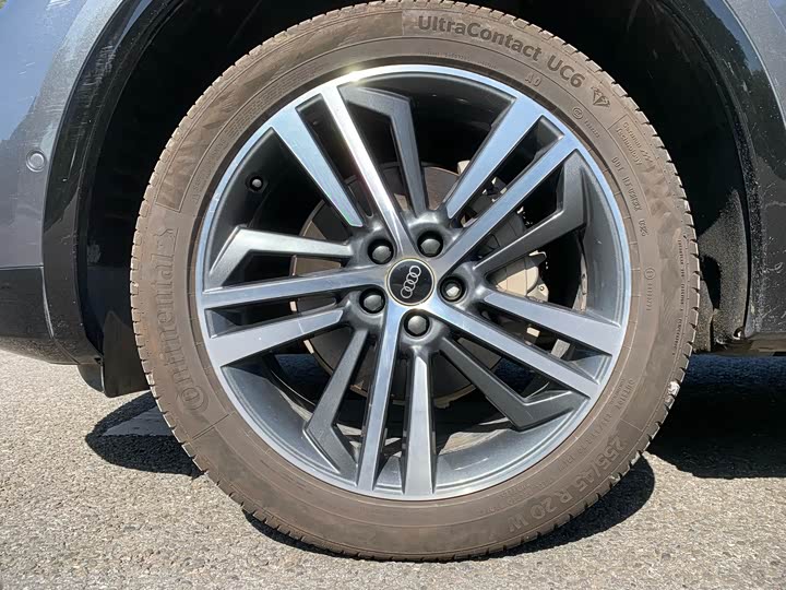 Фото 13 - Audi Q5L