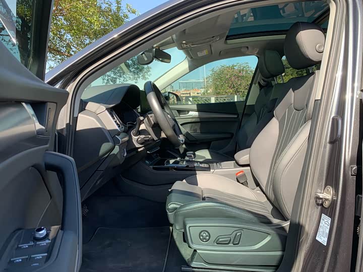 Фото 14 - Audi Q5L