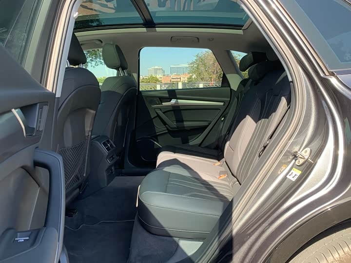 Фото 15 - Audi Q5L