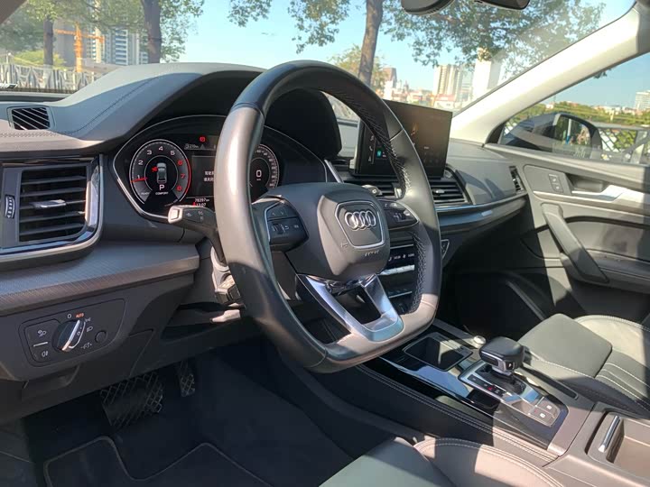 Фото 18 - Audi Q5L