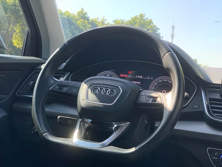 Фото 20 - Audi Q5L