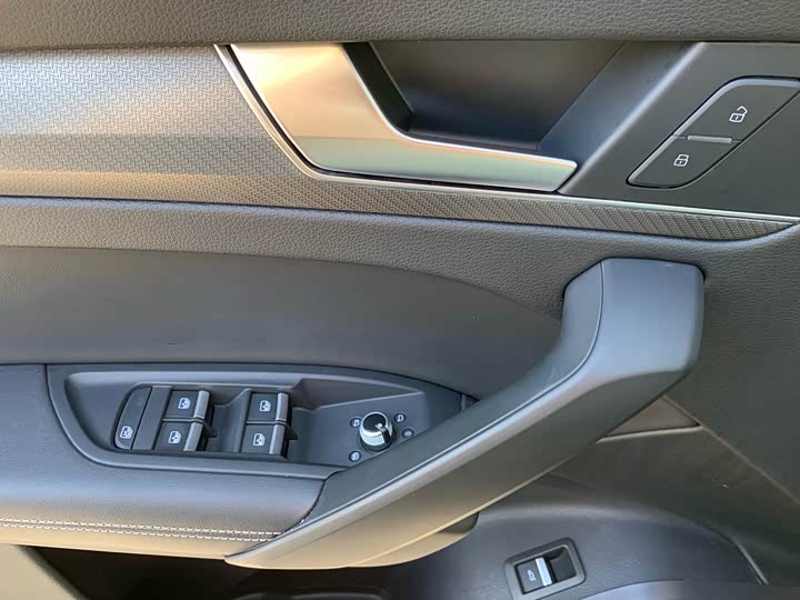 Фото 22 - Audi Q5L