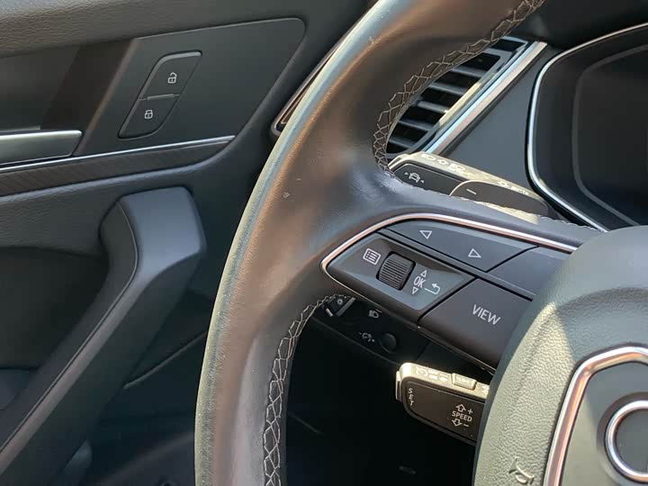 Фото 24 - Audi Q5L