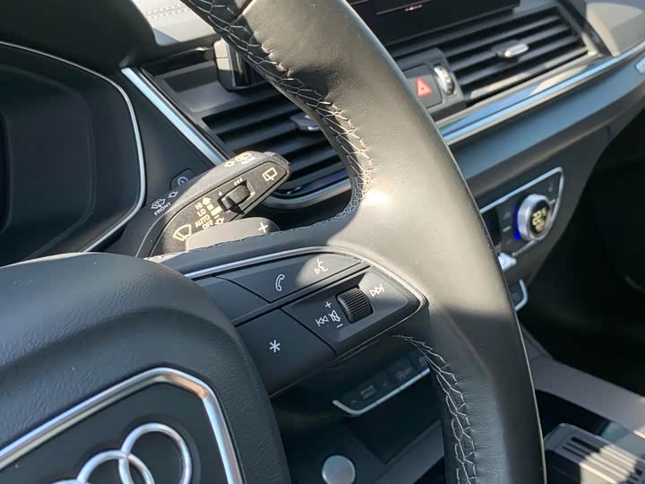 Фото 25 - Audi Q5L