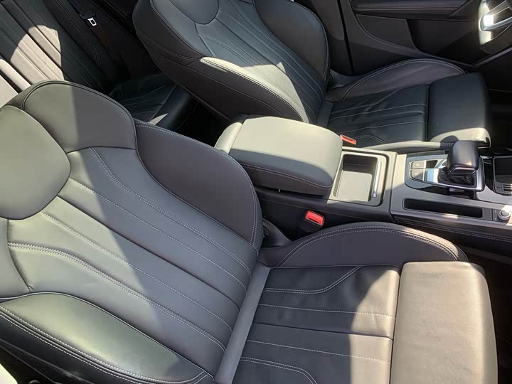 Фото 28 - Audi Q5L