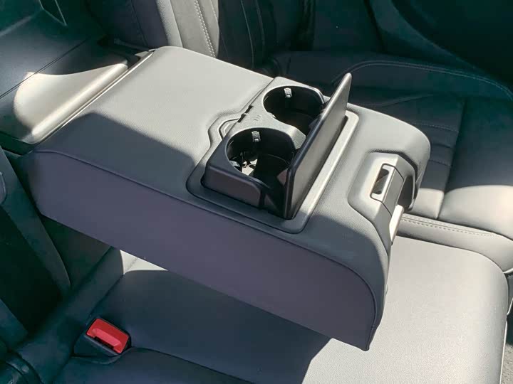 Фото 31 - Audi Q5L